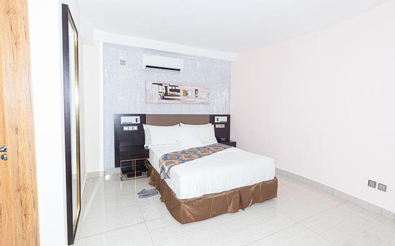 Hotel Le Figaro Douala Exteriör bild