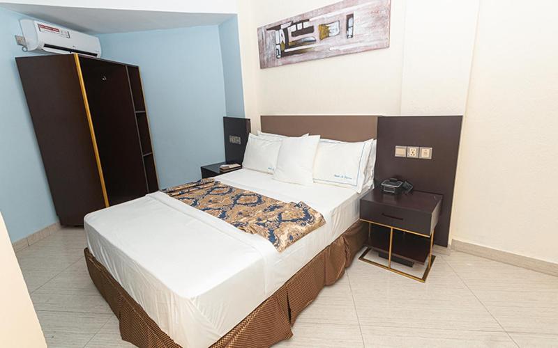 Hotel Le Figaro Douala Exteriör bild