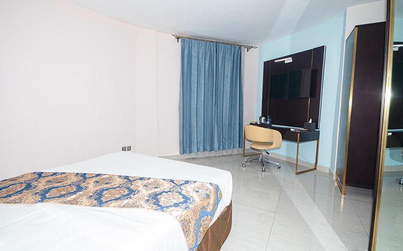 Hotel Le Figaro Douala Exteriör bild
