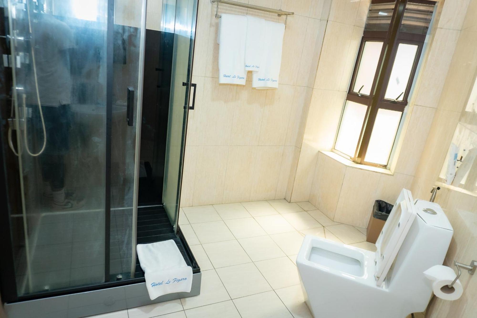 Hotel Le Figaro Douala Exteriör bild