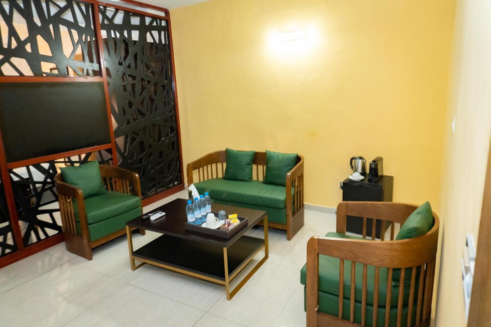 Hotel Le Figaro Douala Exteriör bild