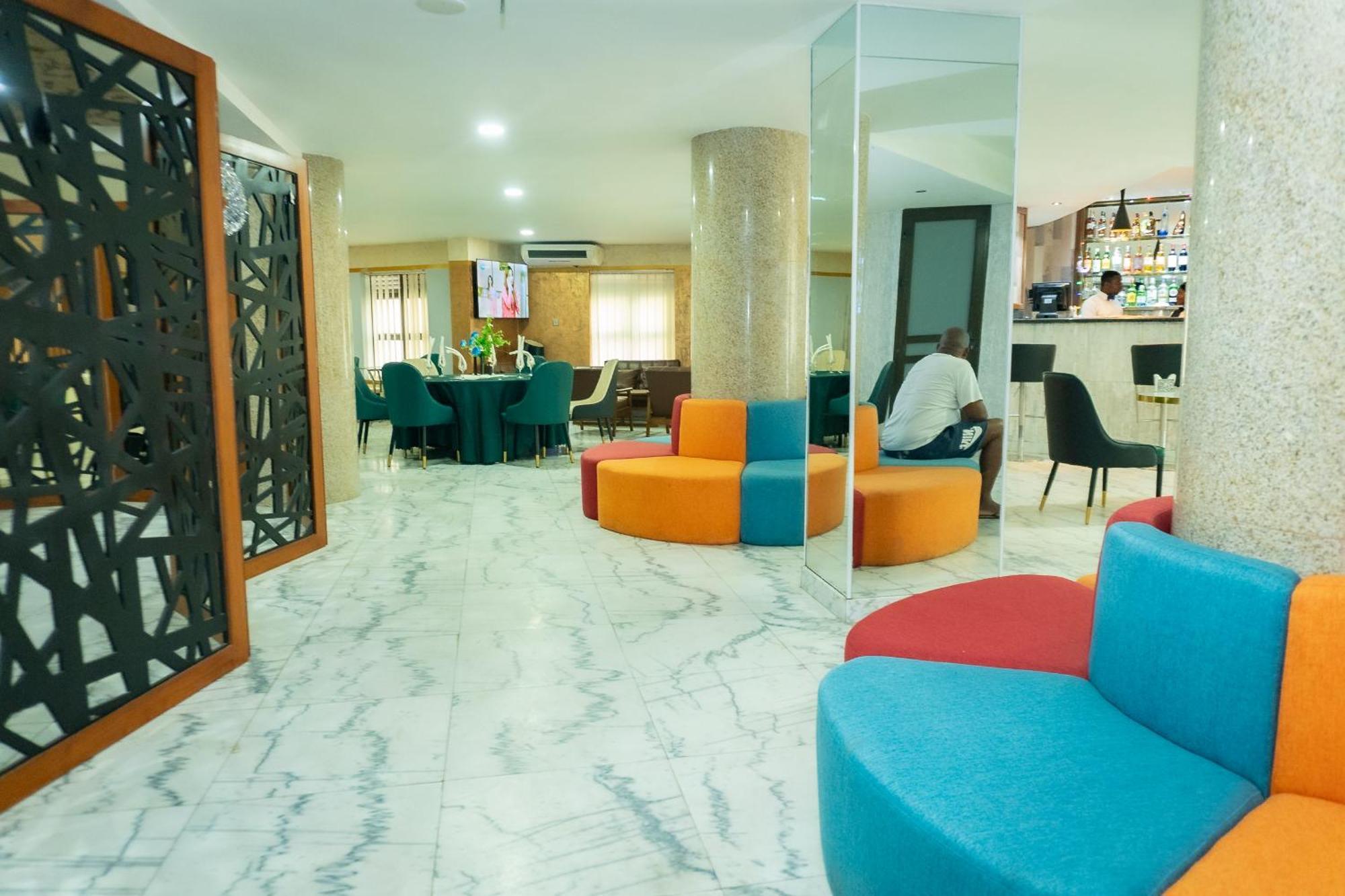 Hotel Le Figaro Douala Exteriör bild