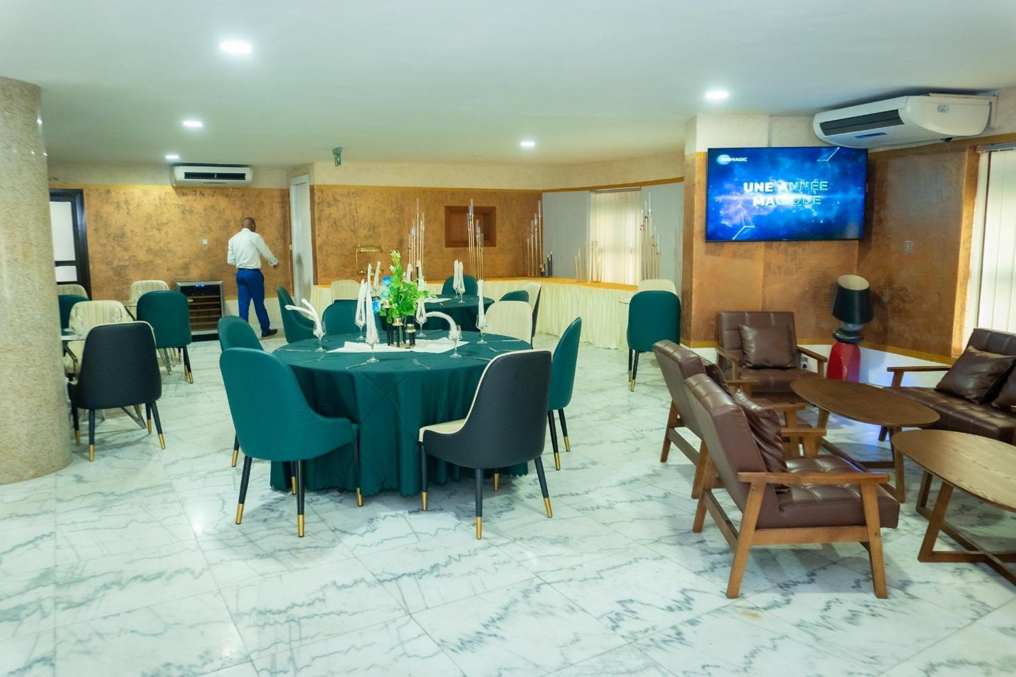 Hotel Le Figaro Douala Exteriör bild