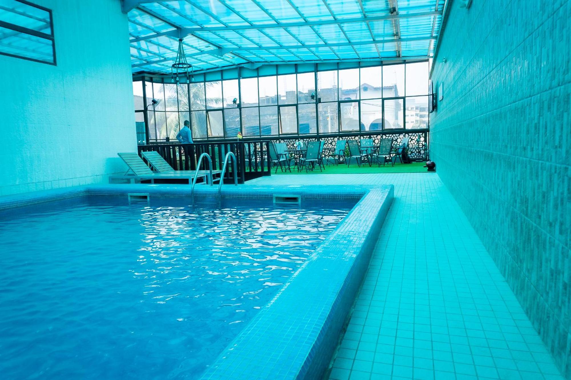 Hotel Le Figaro Douala Exteriör bild