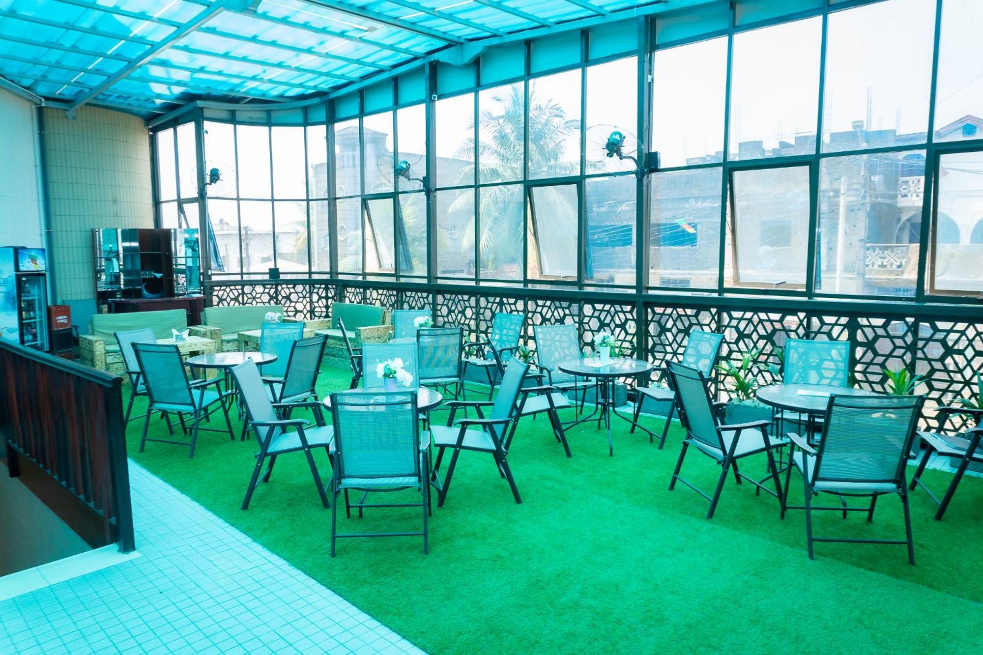Hotel Le Figaro Douala Exteriör bild