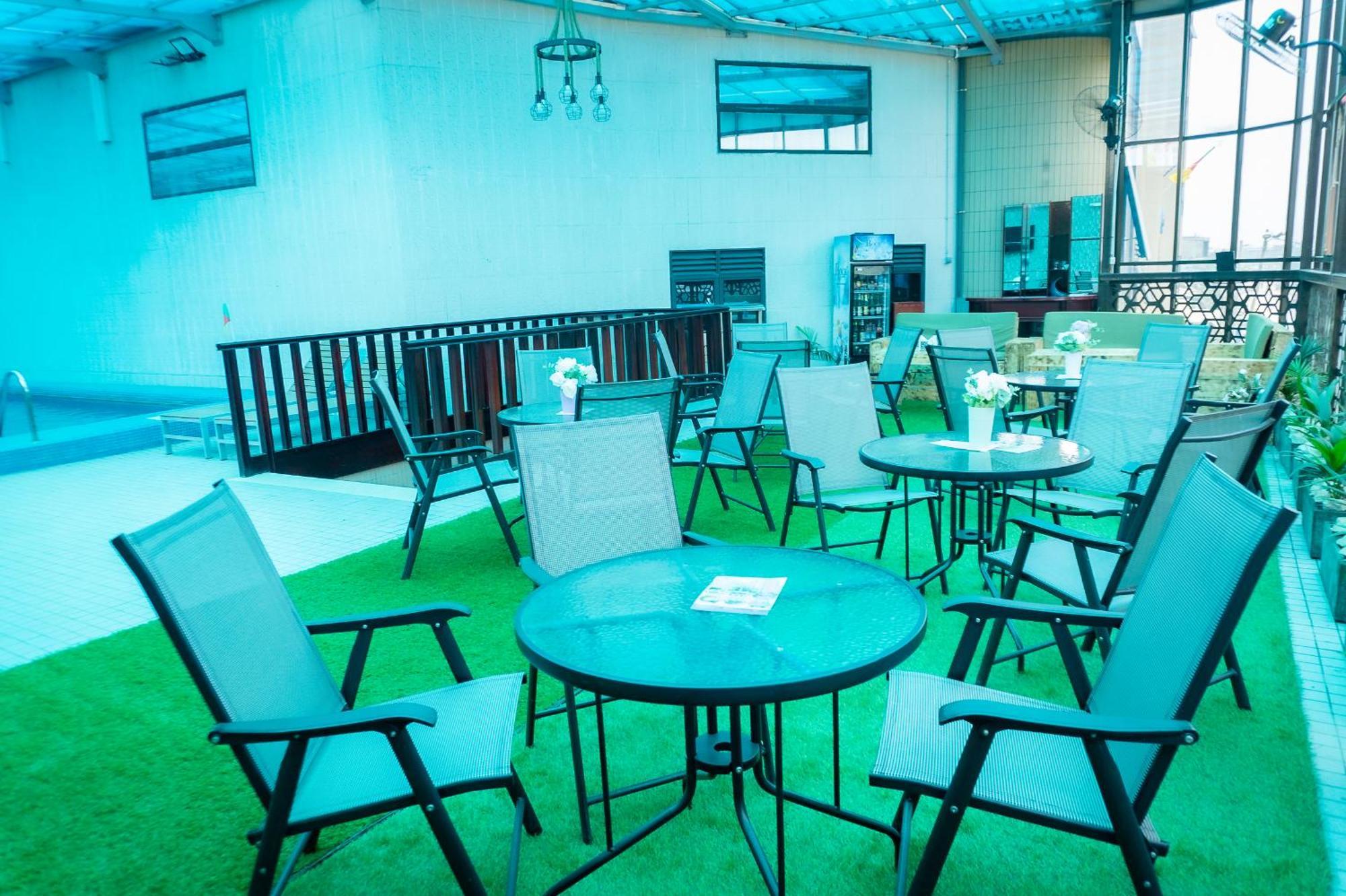 Hotel Le Figaro Douala Exteriör bild